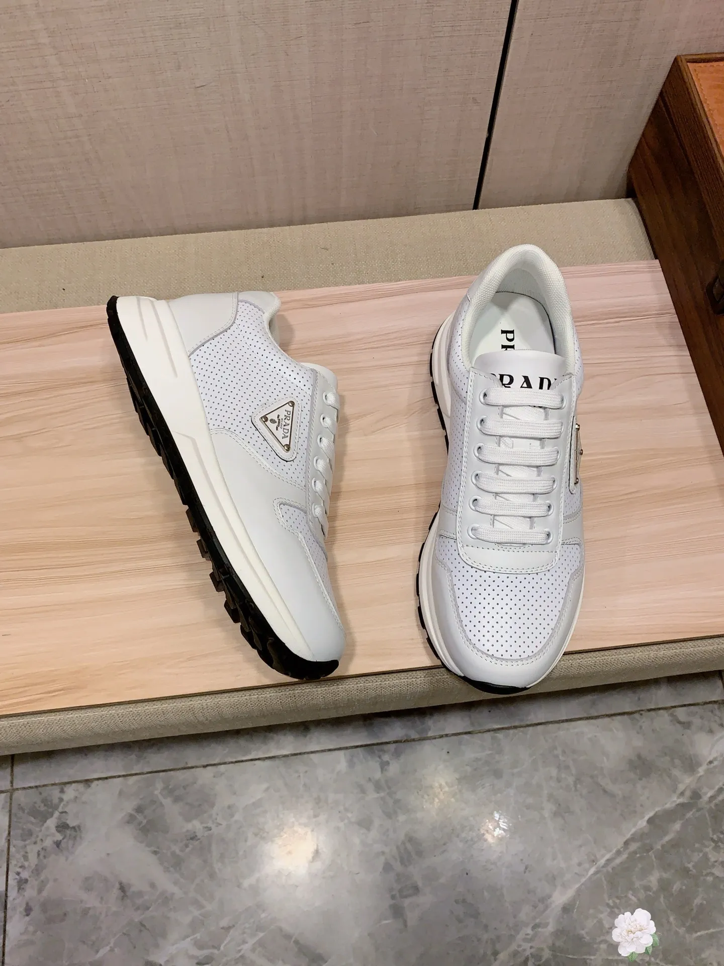 Men's Men's Shoes💰420💰💰🎩🎩[Lightning][Lightning] "PRADA*" The latest and most popular casual shoes, top brand [seduce] luxury~purchase, top~quality. [Strong] The upper is made of imported breathable cowhide with material ➕ breathable sheepskin feet (•) and fine workmanship. The original stylish and stylish soft rubber wear-resistant and non-slip outsole is light and comfortable on the feet. The real thing looks better when photographed. 085: code: 38-44, 3️⃣ colors selected